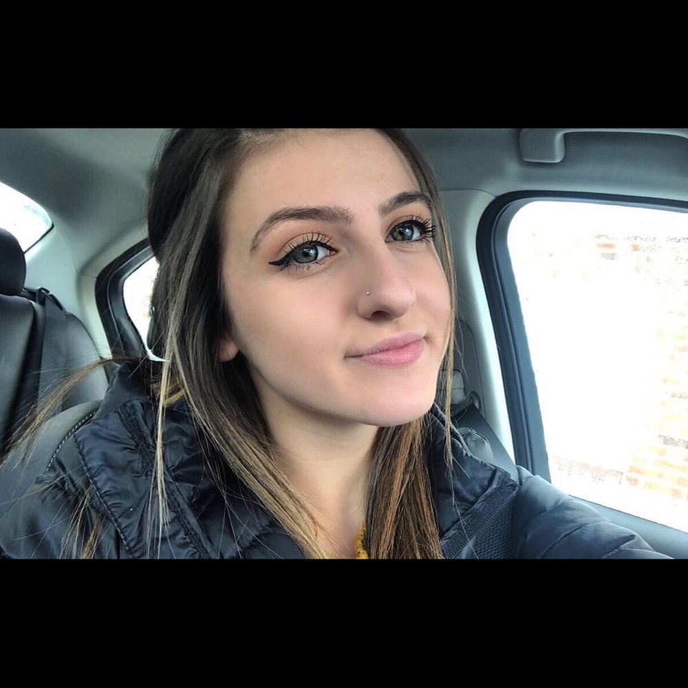 Meet your Posher, Nicole